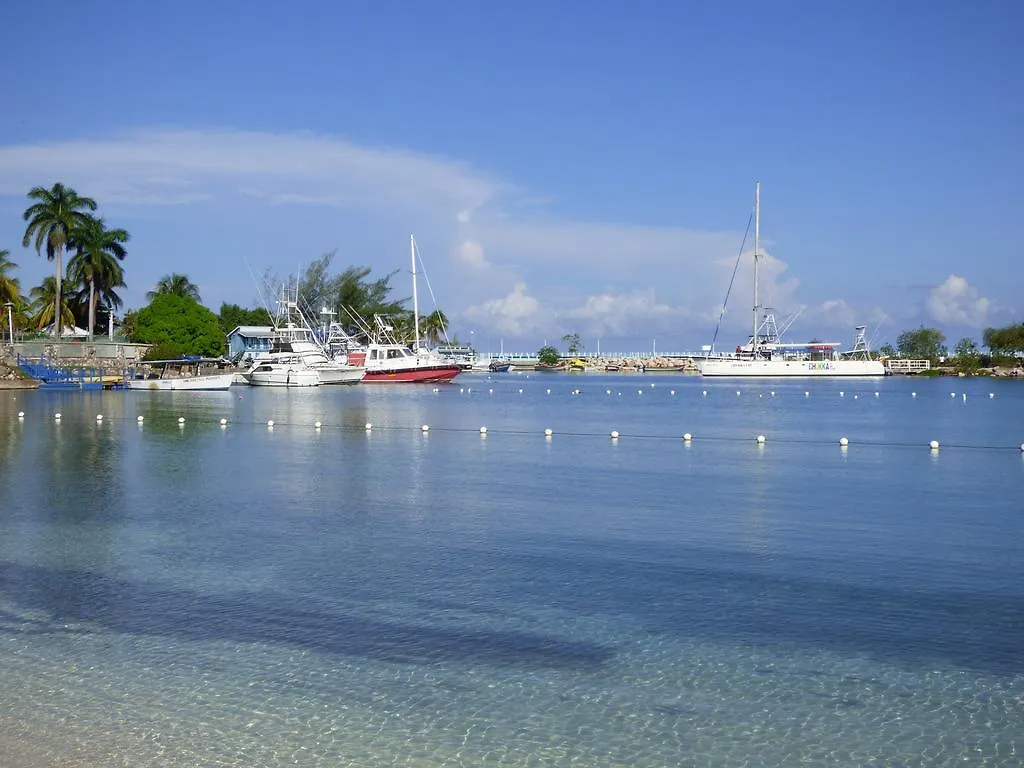 Beach One Bedroom Suite 05 Ocho Rios Apartment